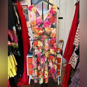 Vintage  1960s German Floral V-Neck Sleeveless Dress